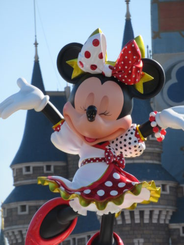 ディズニー新型コロナウィルスの影響なし？令和初の天皇誕生日のパークをリサーチする